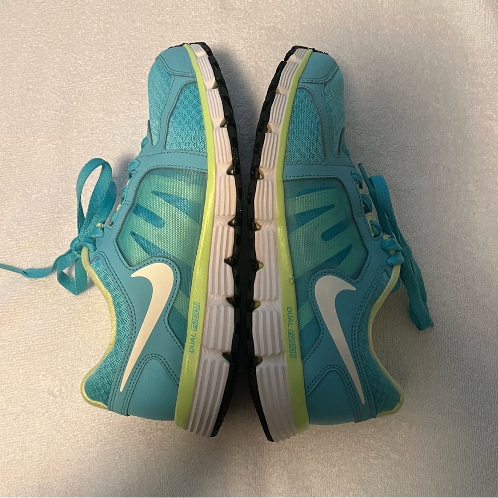 Nike Women's Dual Fusion ST 2. Blue Running Shoes Sneakers Size 9